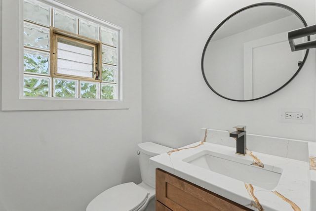 1504 Pfingsten Road, Glenview, IL 60025