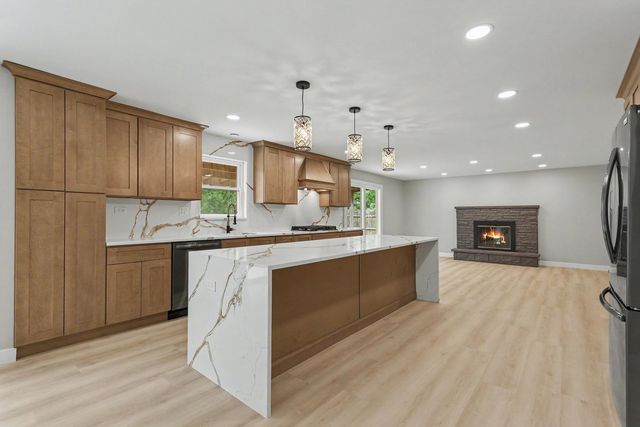 1504 Pfingsten Road, Glenview, IL 60025