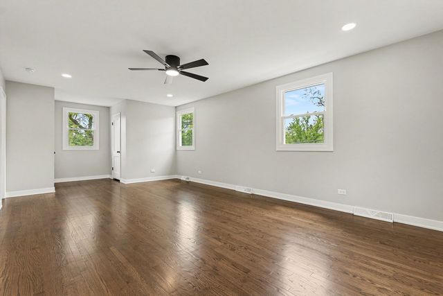 1504 Pfingsten Road, Glenview, IL 60025