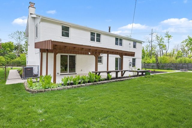 1504 Pfingsten Road, Glenview, IL 60025