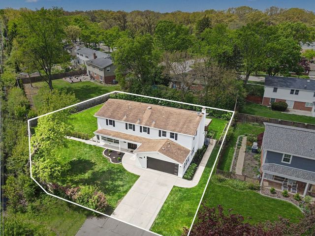 1504 Pfingsten Road, Glenview, IL 60025