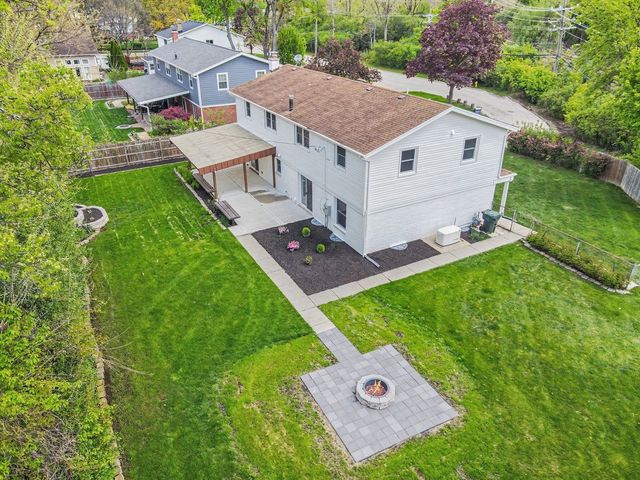 1504 Pfingsten Road, Glenview, IL 60025