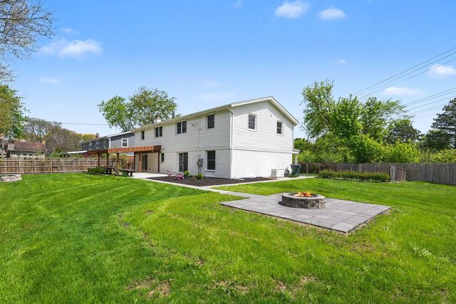 1504 Pfingsten Road, Glenview, IL 60025