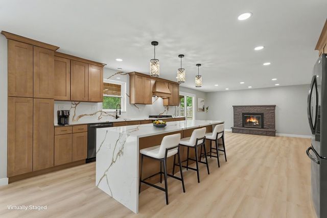 1504 Pfingsten Road, Glenview, IL 60025