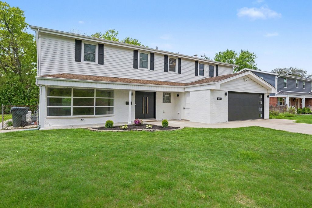 1504 Pfingsten Road, Glenview, IL 60025