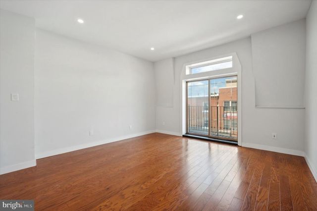647 N 33RD ST, Philadelphia, PA 19104