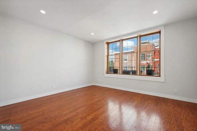 647 N 33RD ST, Philadelphia, PA 19104