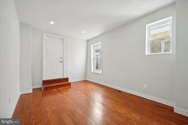 647 N 33RD ST, Philadelphia, PA 19104
