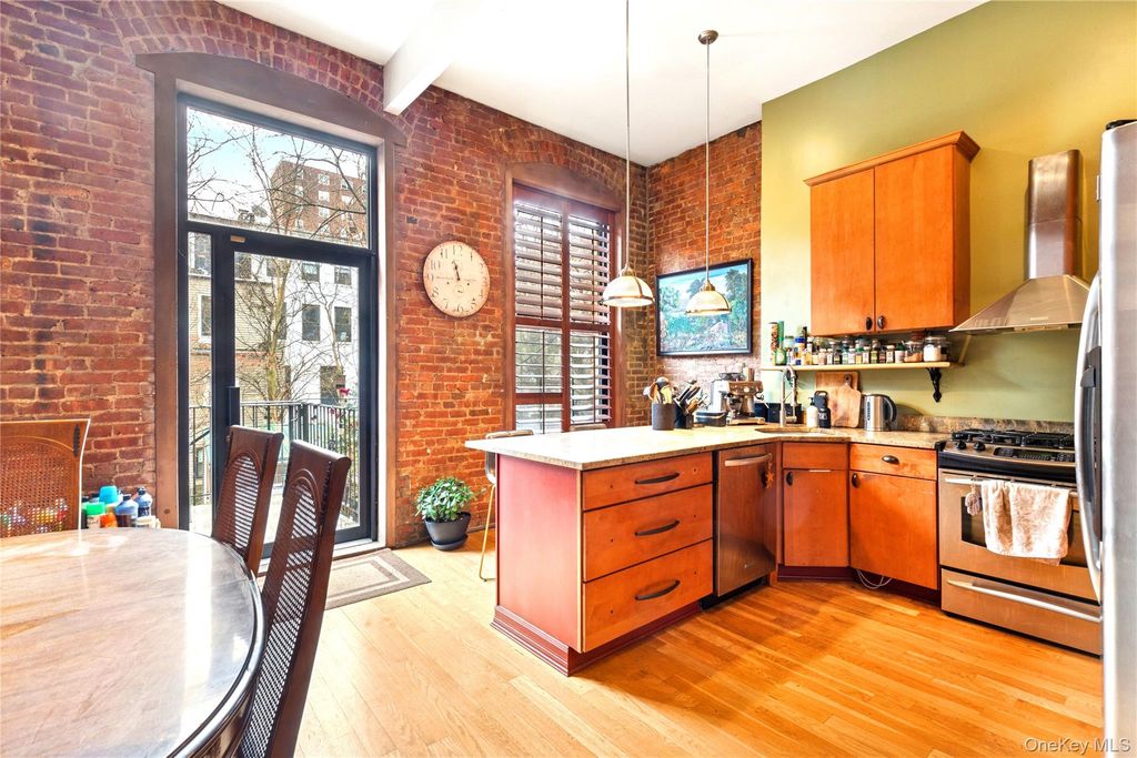 246 West 132nd Street - TH, New York (manhattan), NY 10027 — photo 3