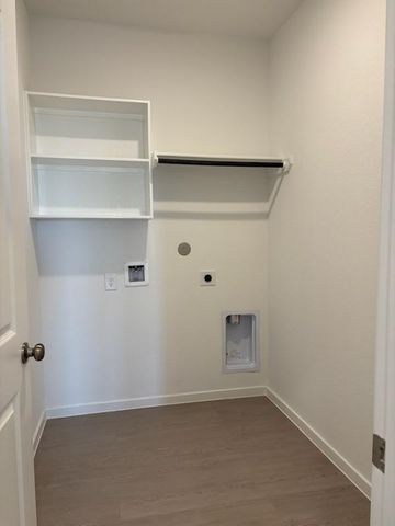 516 Robin Street, Angleton, TX 77515