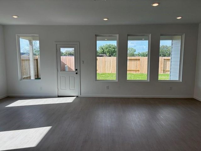 516 Robin Street, Angleton, TX 77515