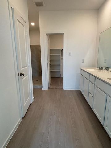 516 Robin Street, Angleton, TX 77515