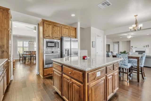 1639 Redmond Dr, Rocklin, CA 95765