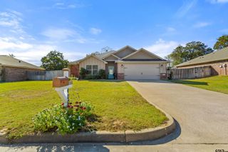 406 Noah Ln, Lindale, TX 75771