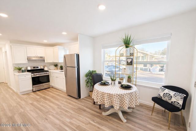 66 Bayshore Mobile Mnr, Hazlet, NJ 07734