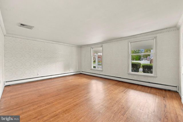 1411 DORCHESTER RD, Havertown, PA 19083