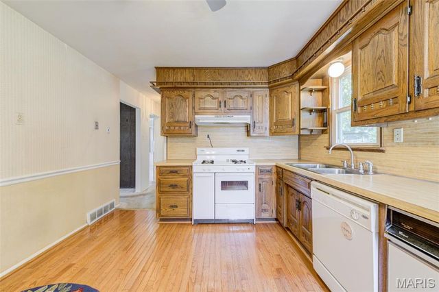 312 Saint Louis Avenue, Ferguson, MO 63135