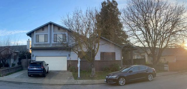 1016 Lombardy Drive, Modesto, CA 95351