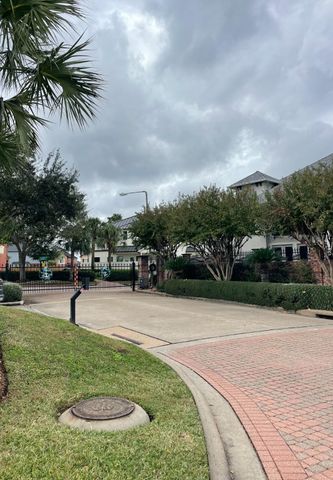 1300 Ketch Court, League City, TX 77573