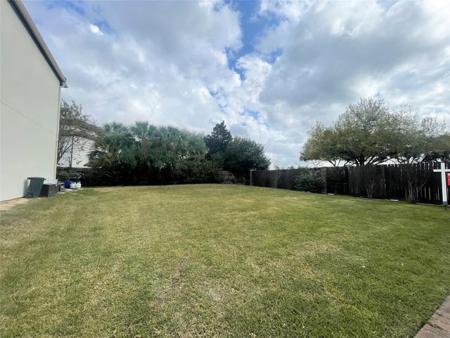 1300 Ketch Court, League City, TX 77573
