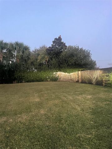 1300 Ketch Court, League City, TX 77573