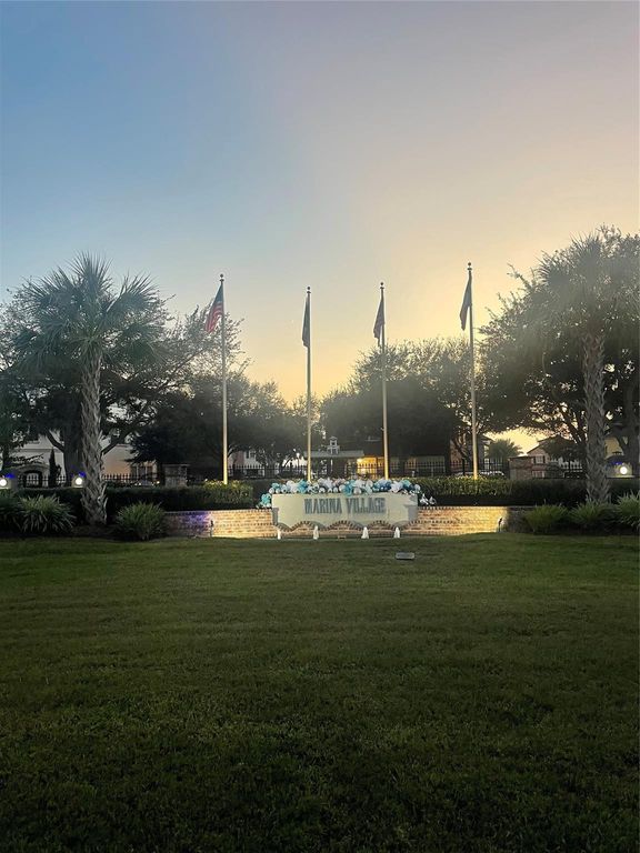 1300 Ketch Court, League City, TX 77573