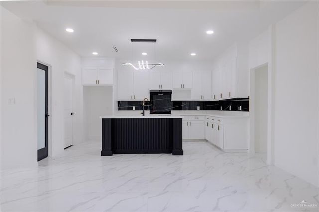 2310 E Sabinal Avenue, Hidalgo, TX 78544