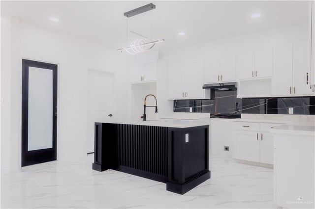 2310 E Sabinal Avenue, Hidalgo, TX 78544