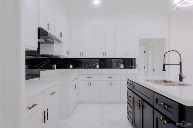 2310 E Sabinal Avenue, Hidalgo, TX 78544