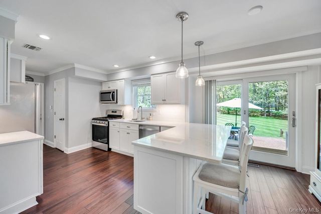 5 Barbara Anne Street, Manorville, NY 11949