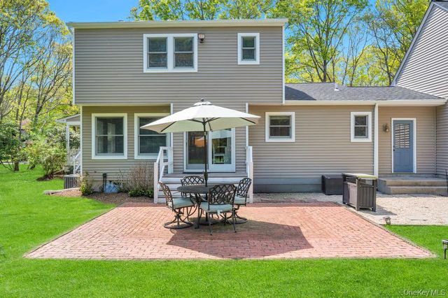 5 Barbara Anne Street, Manorville, NY 11949