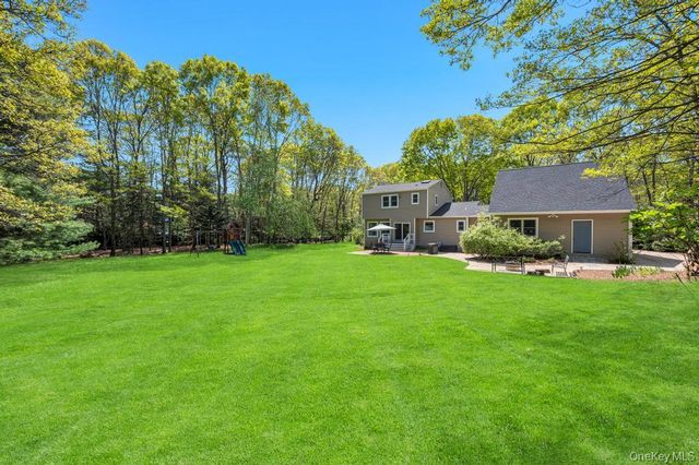 5 Barbara Anne Street, Manorville, NY 11949