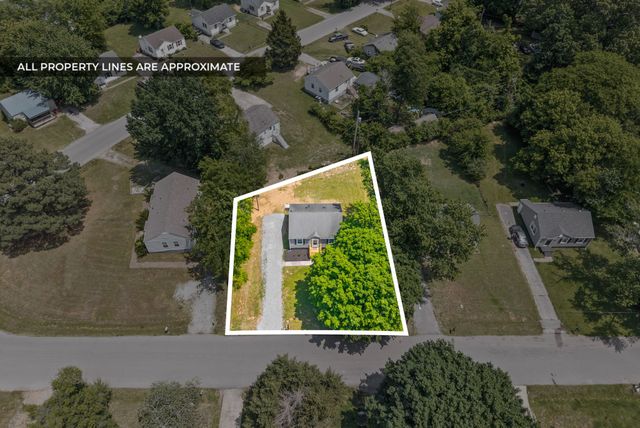 303 Park Ln, Clarksville, TN 37042