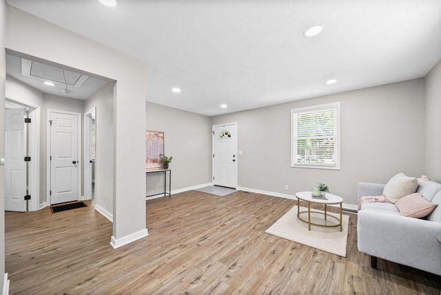 303 Park Ln, Clarksville, TN 37042