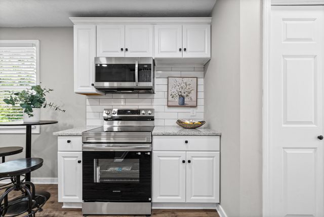 303 Park Ln, Clarksville, TN 37042