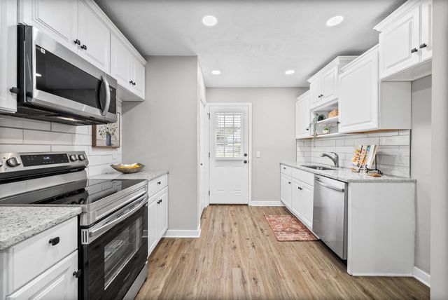 303 Park Ln, Clarksville, TN 37042