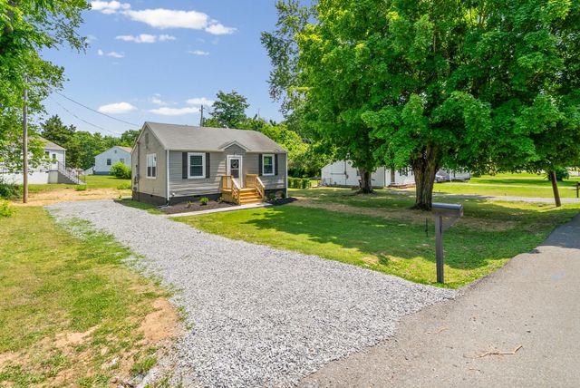 303 Park Ln, Clarksville, TN 37042