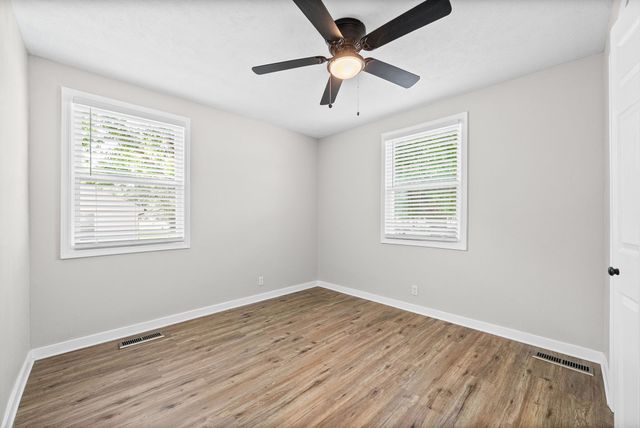 303 Park Ln, Clarksville, TN 37042