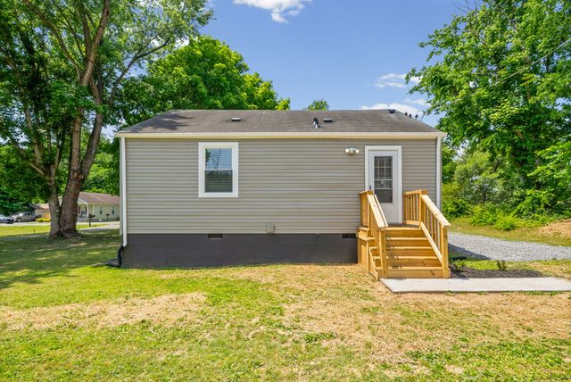 303 Park Ln, Clarksville, TN 37042