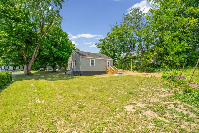 303 Park Ln, Clarksville, TN 37042