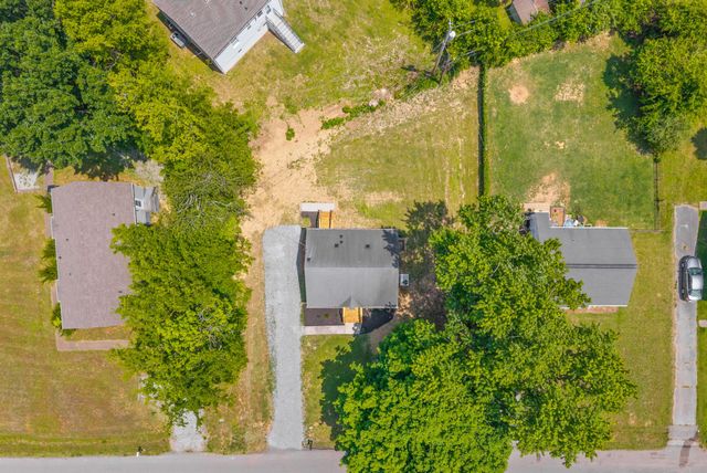 303 Park Ln, Clarksville, TN 37042