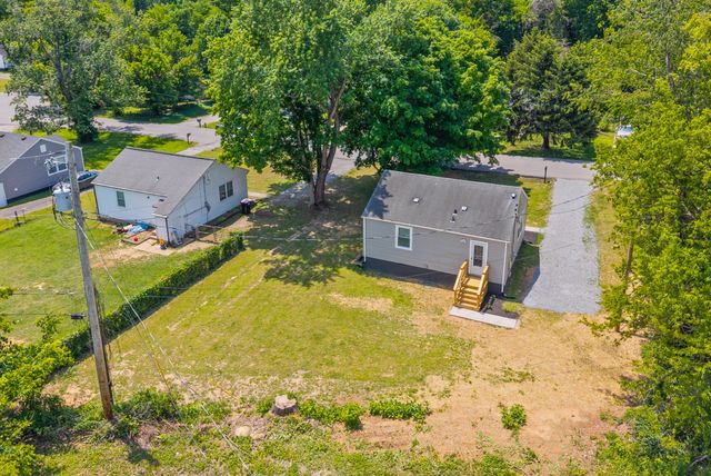 303 Park Ln, Clarksville, TN 37042