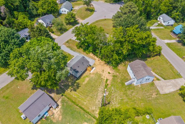 303 Park Ln, Clarksville, TN 37042