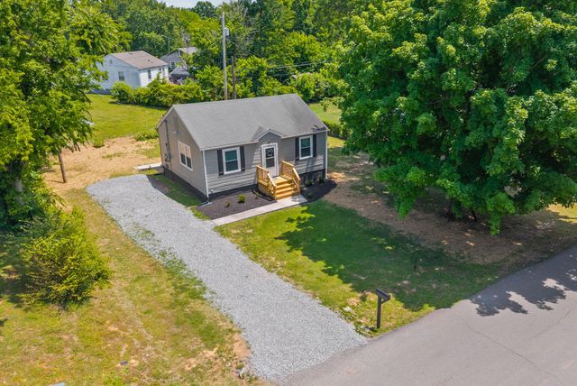 303 Park Ln, Clarksville, TN 37042