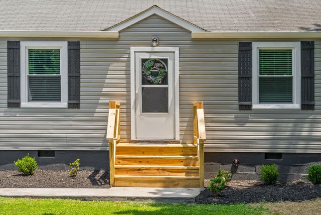 303 Park Ln, Clarksville, TN 37042