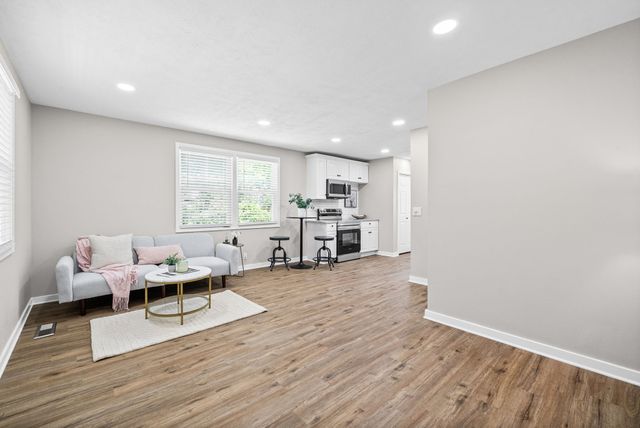 303 Park Ln, Clarksville, TN 37042
