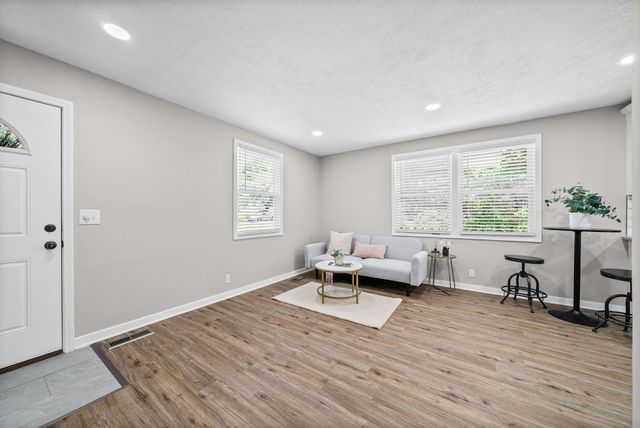 303 Park Ln, Clarksville, TN 37042