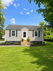 303 Park Ln, Clarksville, TN 37042