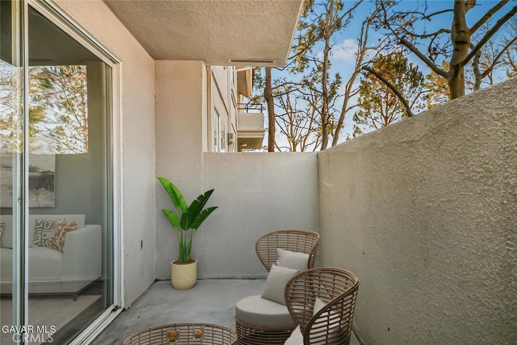 Image 18 of property listing at 2805 W Avenue K12 Apt#143, Lancaster, CA 93536
