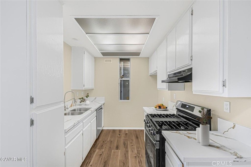Image 5 of property listing at 2805 W Avenue K12 Apt#143, Lancaster, CA 93536